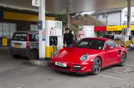 Porsche 911 Turbo - filling up 