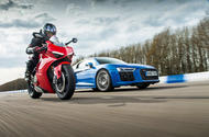 Audi R8 vs Ducati Panigale