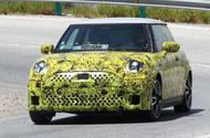 Mini Cooper JCW camo 2022 front tracking