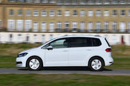 Volkswagen Touran dynamic side