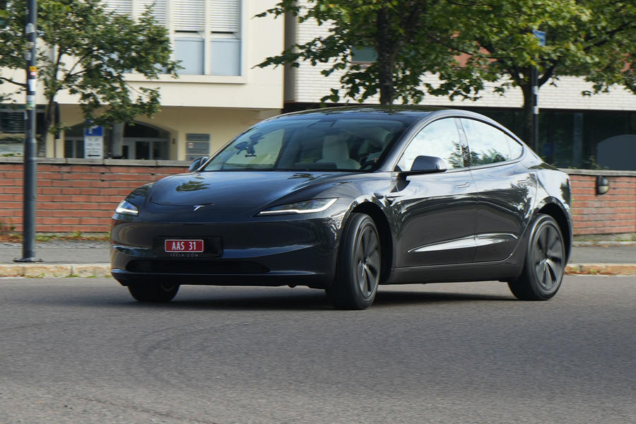 tesla-model-3-facelift-drive-2023-10-action