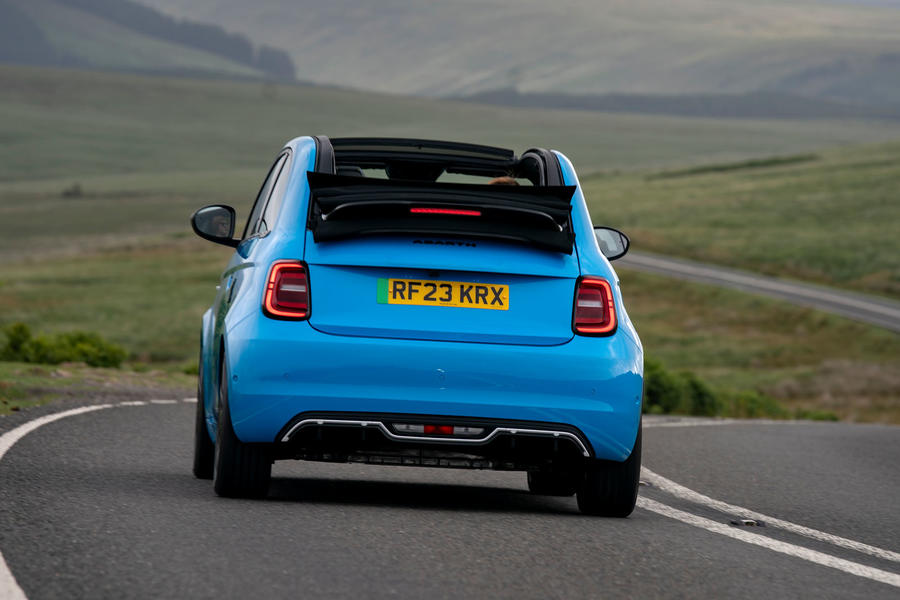 Abarth 500e Convertible rear tracking