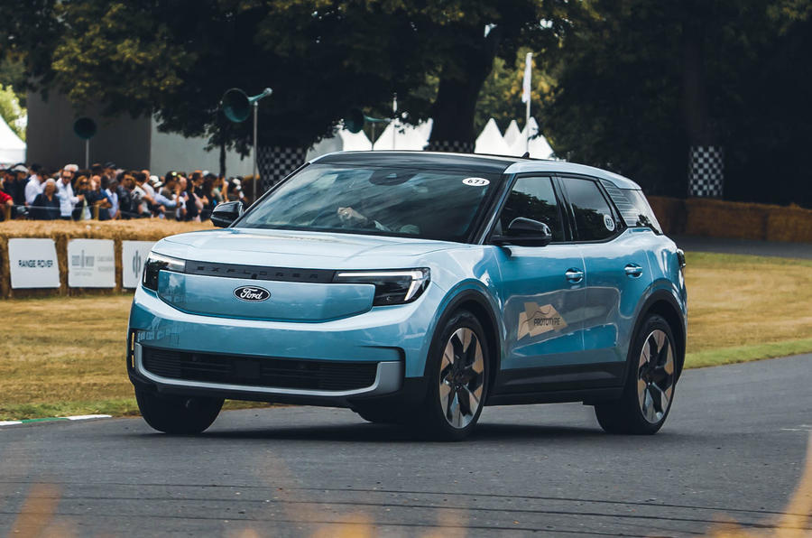 Ford Explorer driving up Goodwood Festival of Speed hill – front