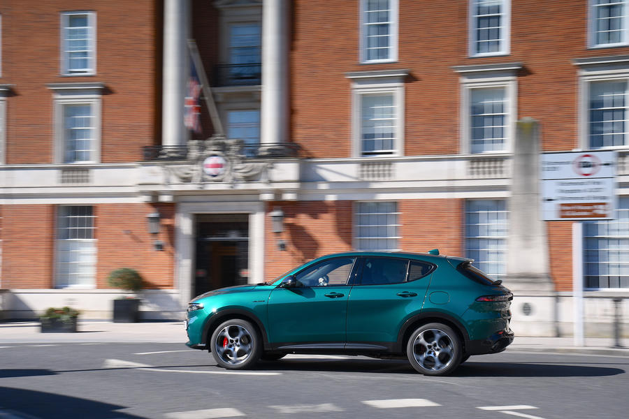 Alfa romeo tonale side in town