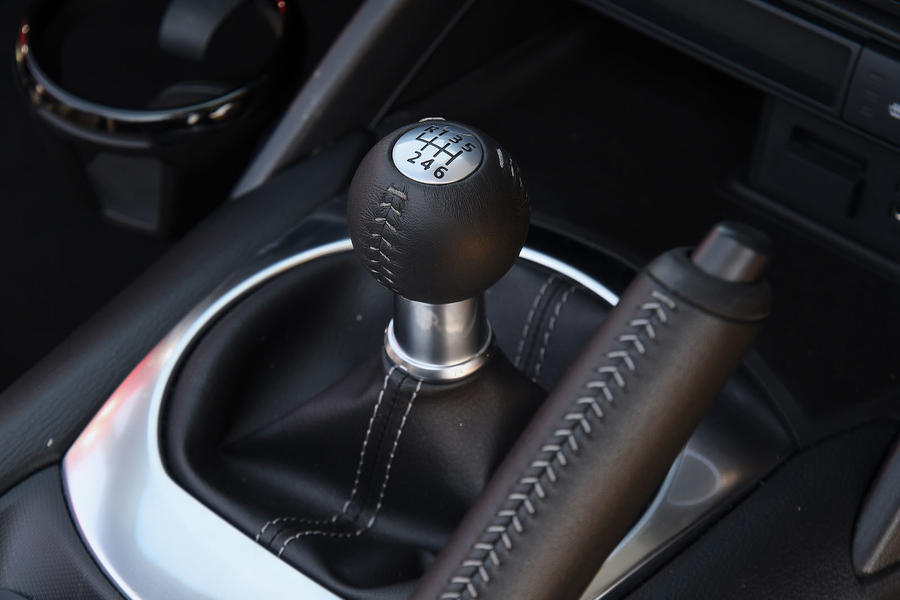 Mazda MX-5 gear shifter